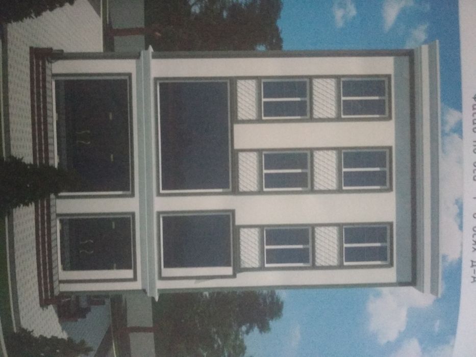 Продается первый этаж с подвалом.