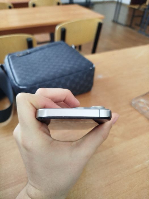 Продам iphone 15 pro max 256 Titan