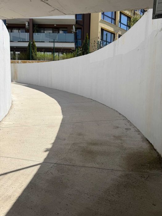 Подземен двоен гараж с ток и електромер (паркиране един зад друг)