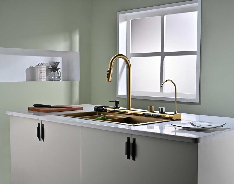 Златна мултифункционална кухненска мивка с регулируем двоен водопад