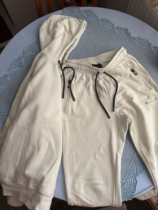 суитчър и долно на jordan от nike