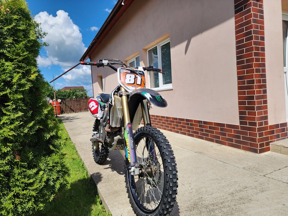 Vând  Kawasaki kXF 250cmm an 2007