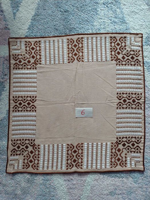 Ръчно бродирани карета на панама