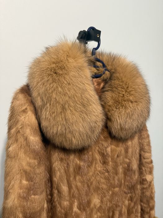 Haina de blana naturala Vizon ( Nurca ) cu guler si maneci Vulpe