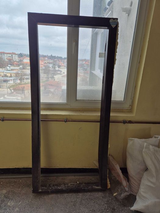 Блиндирана входна врата