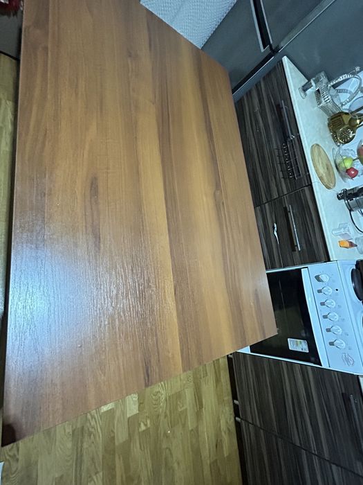 Продам стол кухонный
