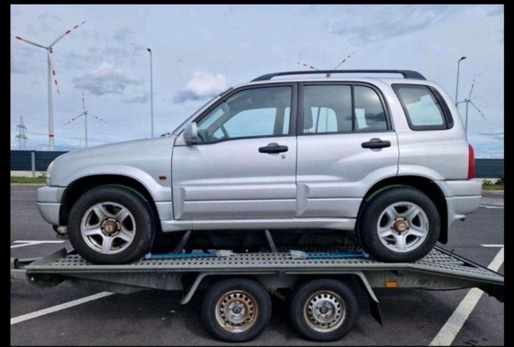 Dezmembrez Suzuki grand vitara 2.0 diesel 109cp2004