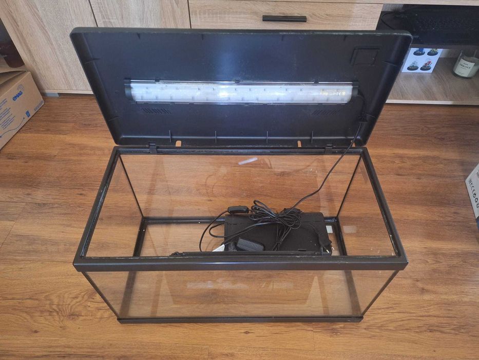 Vând acvariu Advanced Led 60