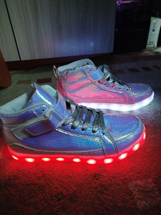 Продам.В наличии 2 пары