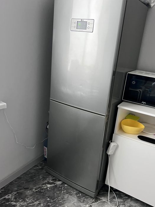 Продам Холодильник LG