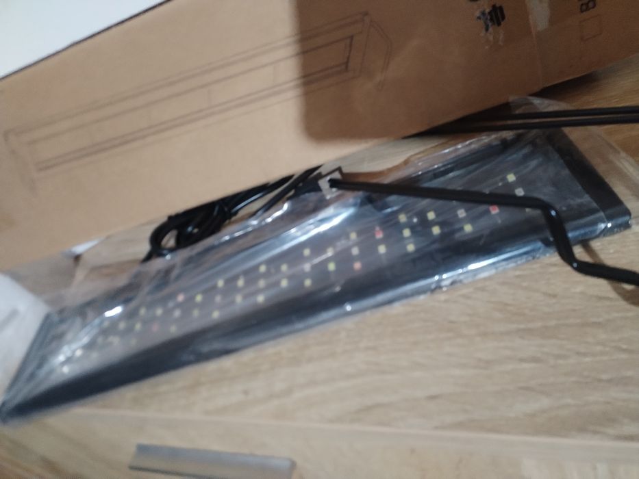 Специализирани аквариумни лампи и корени от азалия