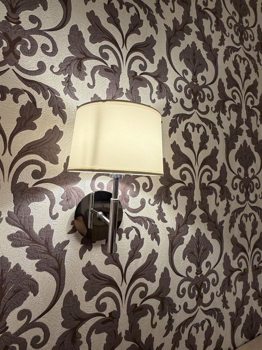 Vand set aplica tavan+ 2 aplice atasate deasupra noptierei