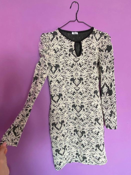 Дамски вталени рокли