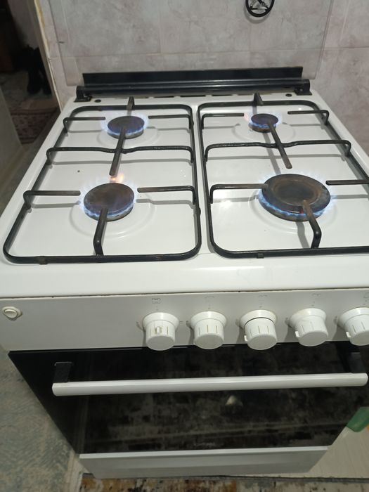 Газовая плита  б.у