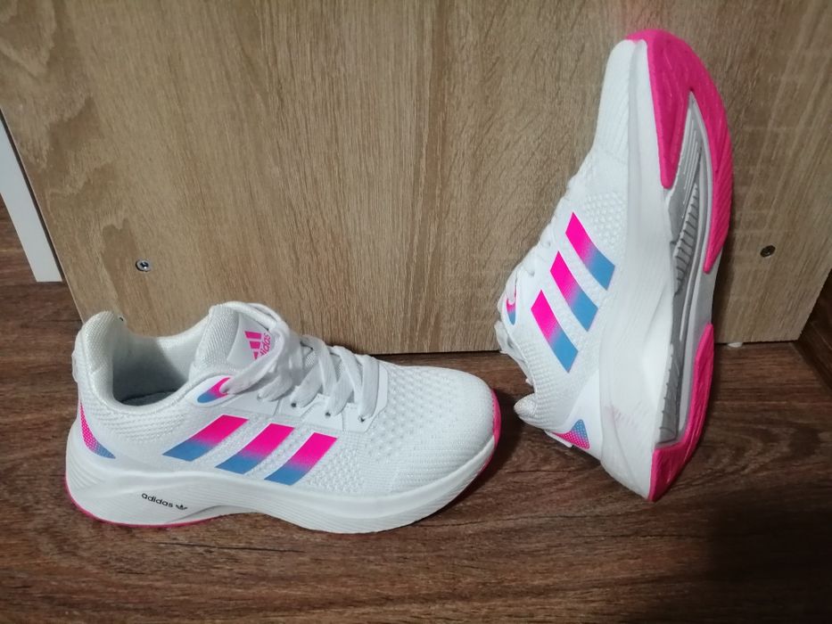 Кроссовки модные, новые