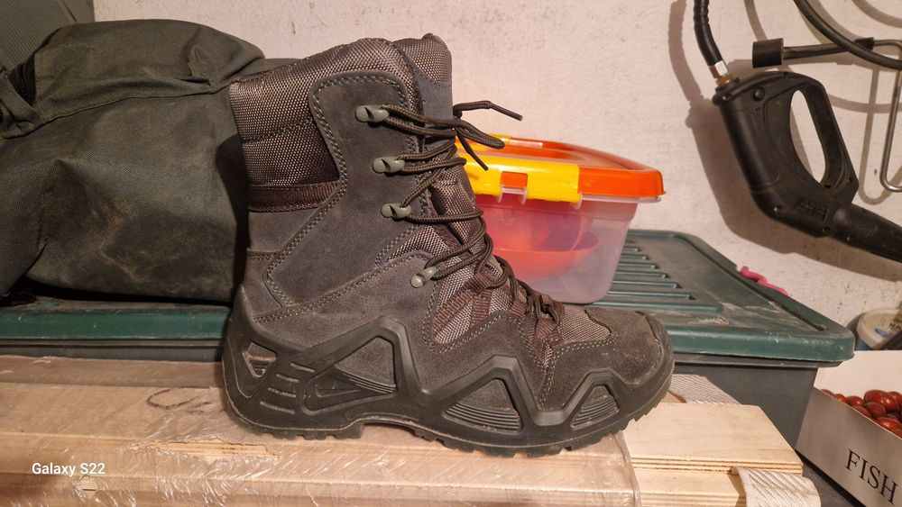 Трекинговые ботинки