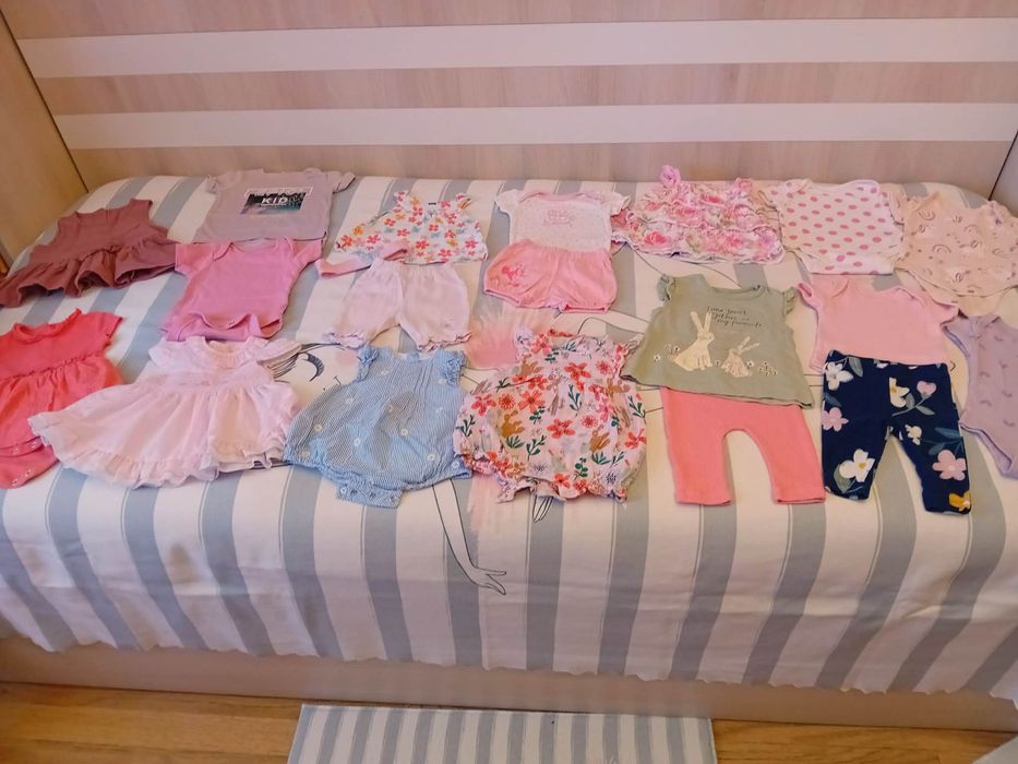 Vand hainute fetita 0 3 luni , nu prezinta defecte. 20 lei