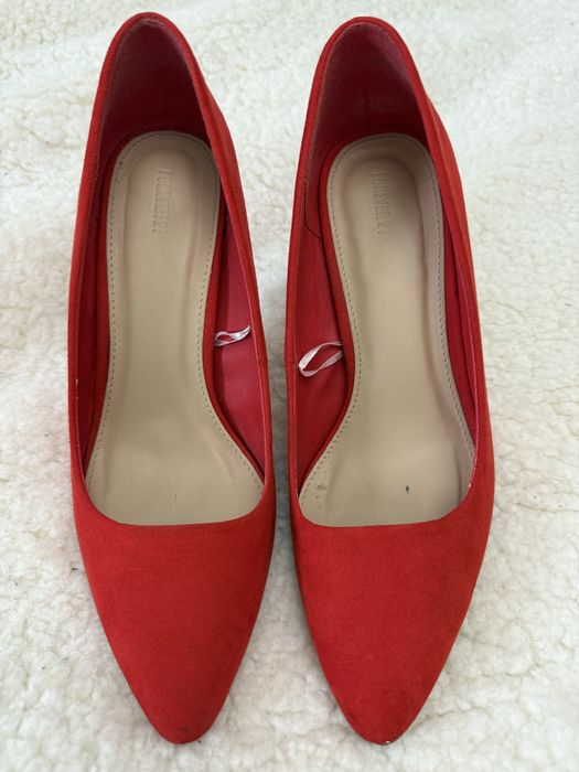 Pantofi rosii cu toc mediu