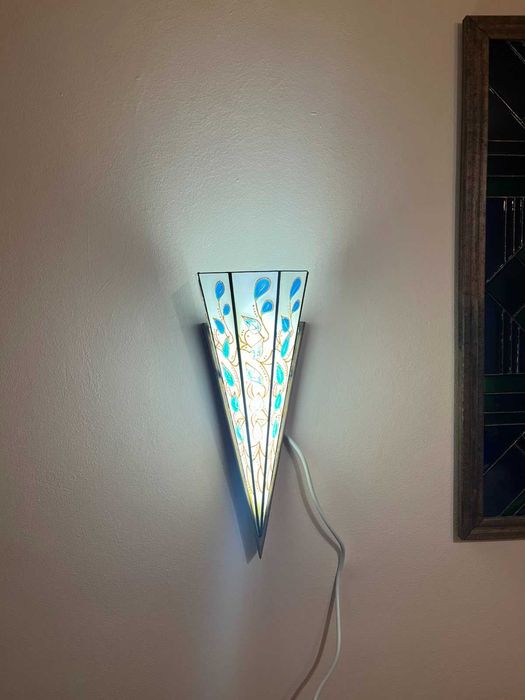 Витражна лампа за стена