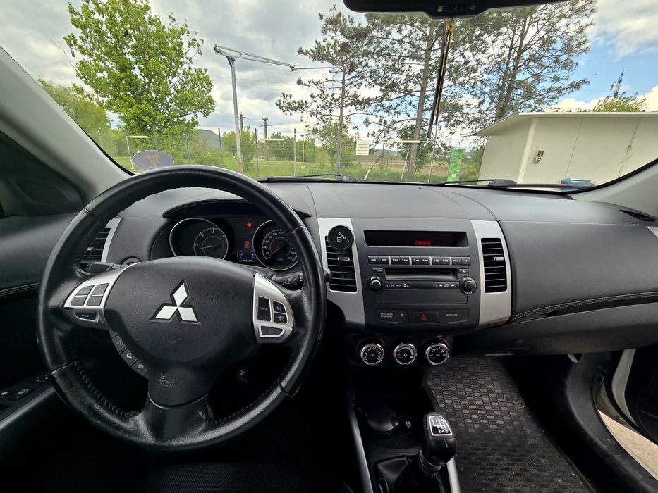Vând Mitsubishi Outlander 2012 4x4