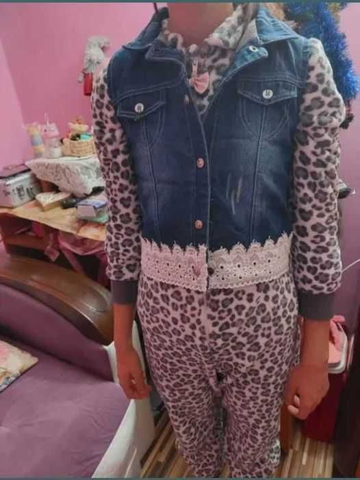 Vestă blug cu broderie fete