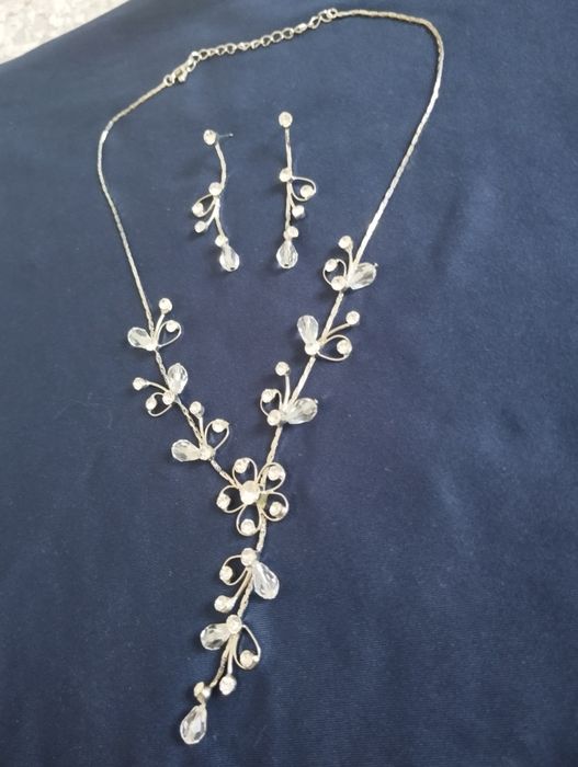 Продам комплект серги и ожерелье