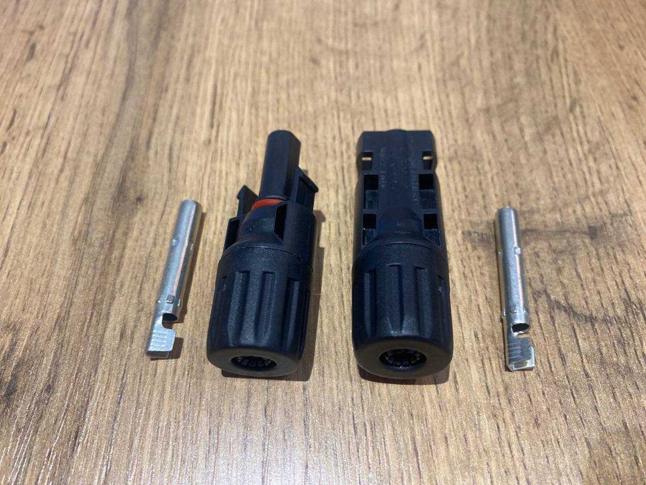 Коннекторы для солнечного панели.