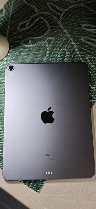 iPad Pro 11” 2018 Gen 1 – 256GB – Space Gray