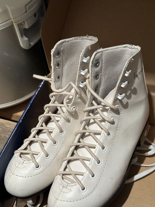 Продам коньки для девочки 33 размер