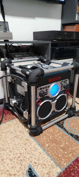 Radio șantier cu încărcare acumulatori Bosch