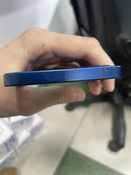 Айфон 12 64 гб.