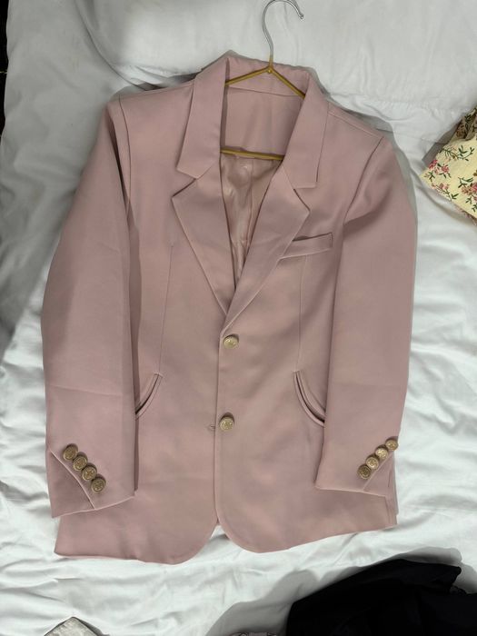 Пиджак в нежно розовом цвете