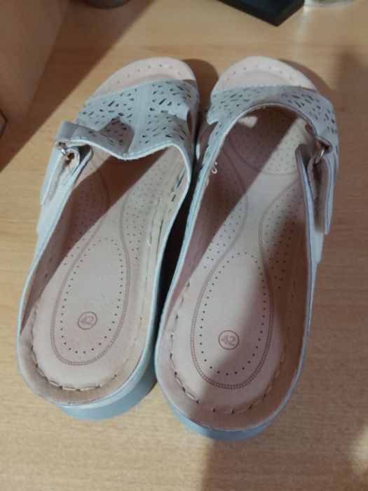 Нови бежови чехли 42 номер