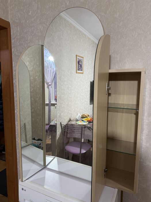 Продам туалетный стол