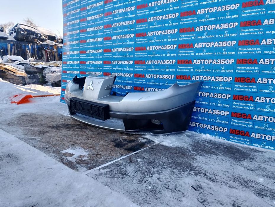 Бампера на Mitsubishi Outlander.