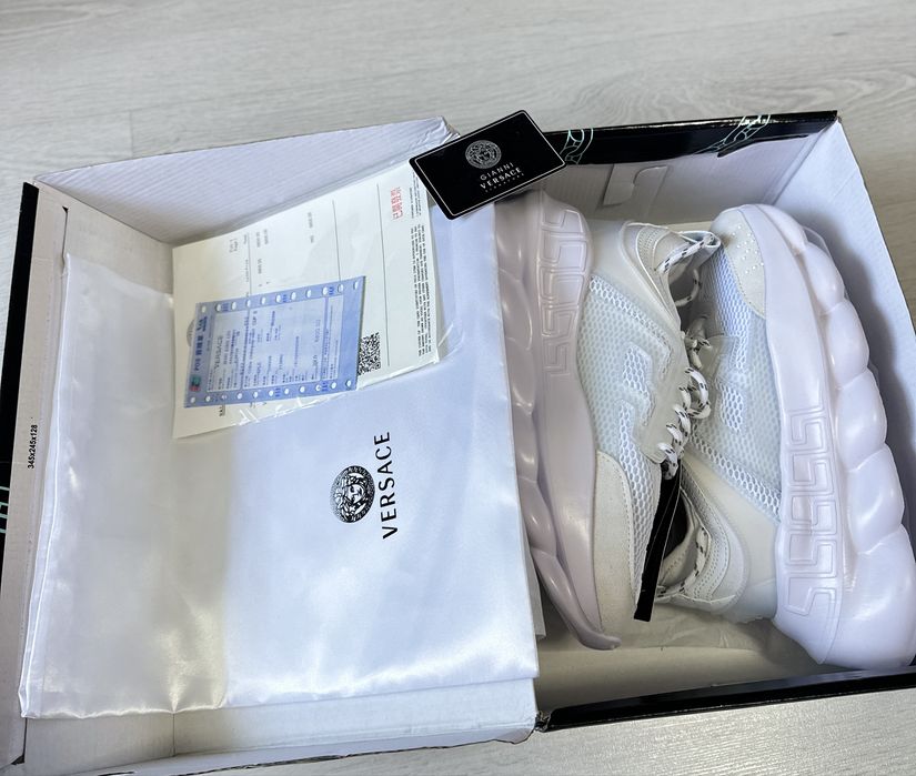 Versace chain reaction