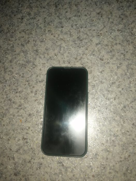 Айфон 13 в синим цвете