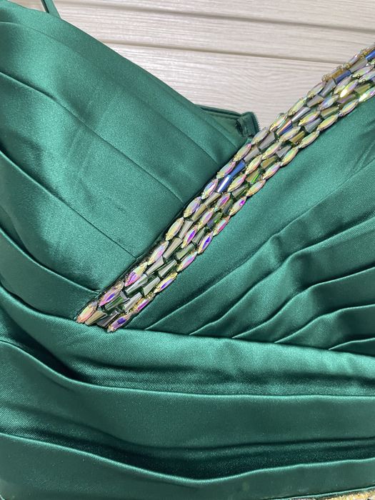 Продам платье для мероприятие