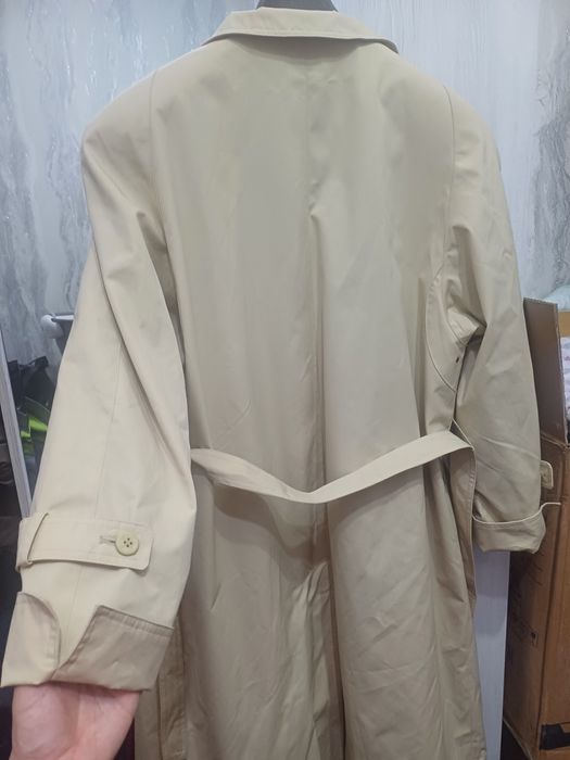 Продаётся повседневности фирменный плащи