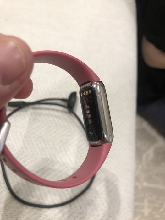 Продам фитнес браслет Huawei, куплены в Англии