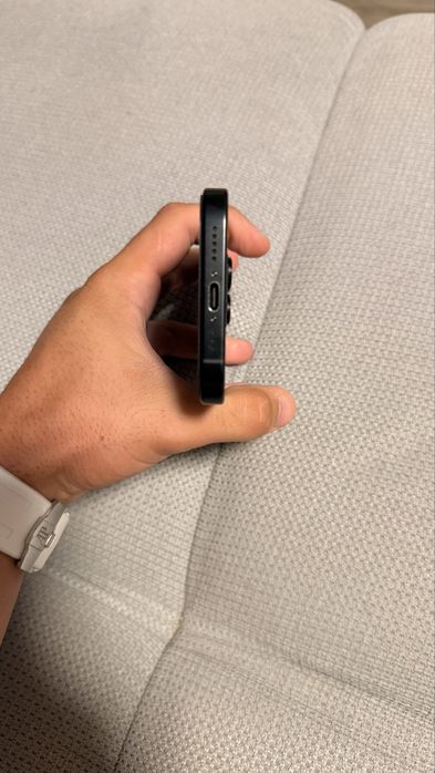 iPhone 16 Pro 128GB Black Titanium – отлично състояние, с гаранция