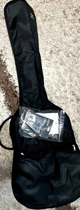 продам гитару с чехлом