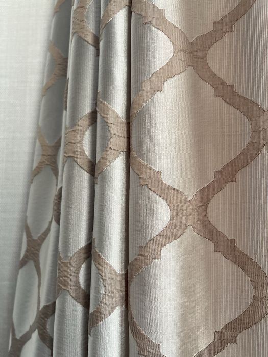 Продам шторы 3 комплекта тюль и штора