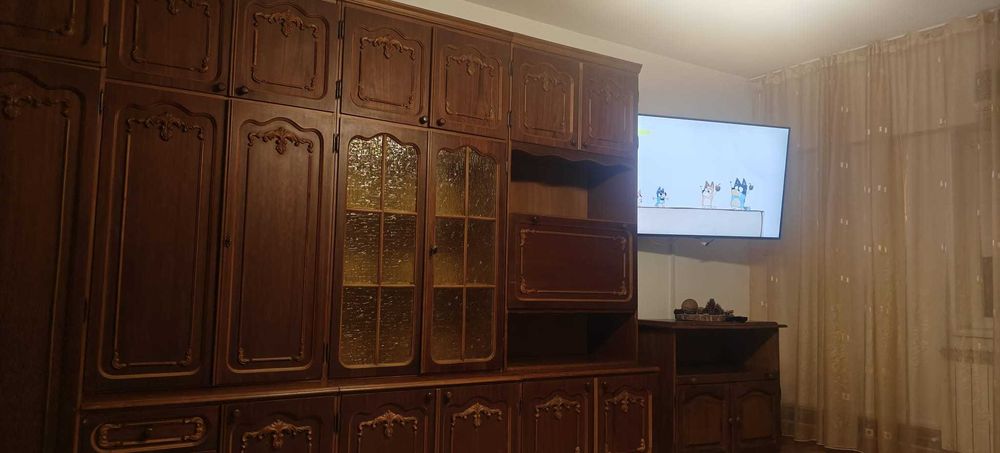 Închiriez apartament cu 2 camere central
