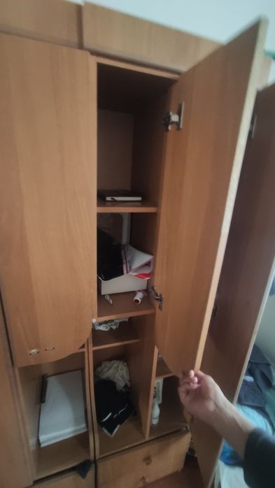 Xovli va domlar uchun  shkaf  orginal sifatli yog'ochdan qilingan