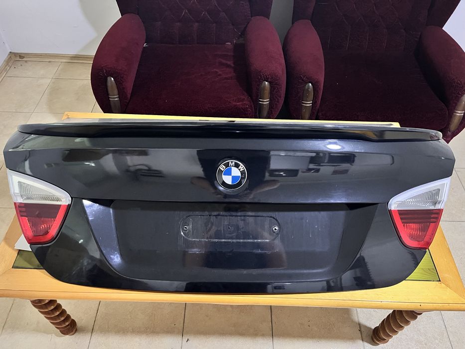 Багажник с лип спойлер и стопове за BMW E90 (преди фейслифт)