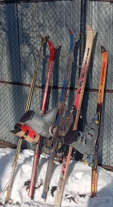 Продам лыжи  и  ботинки б/у