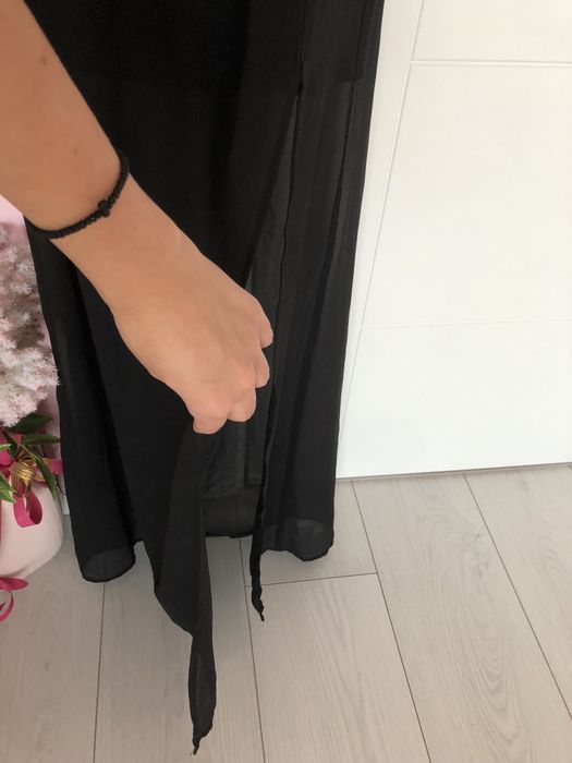 Черна рокля с цепка H&M