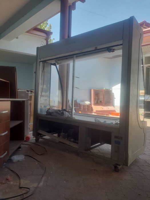 Витринный холодильник