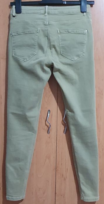 Vând pantaloni blugi damă elastici